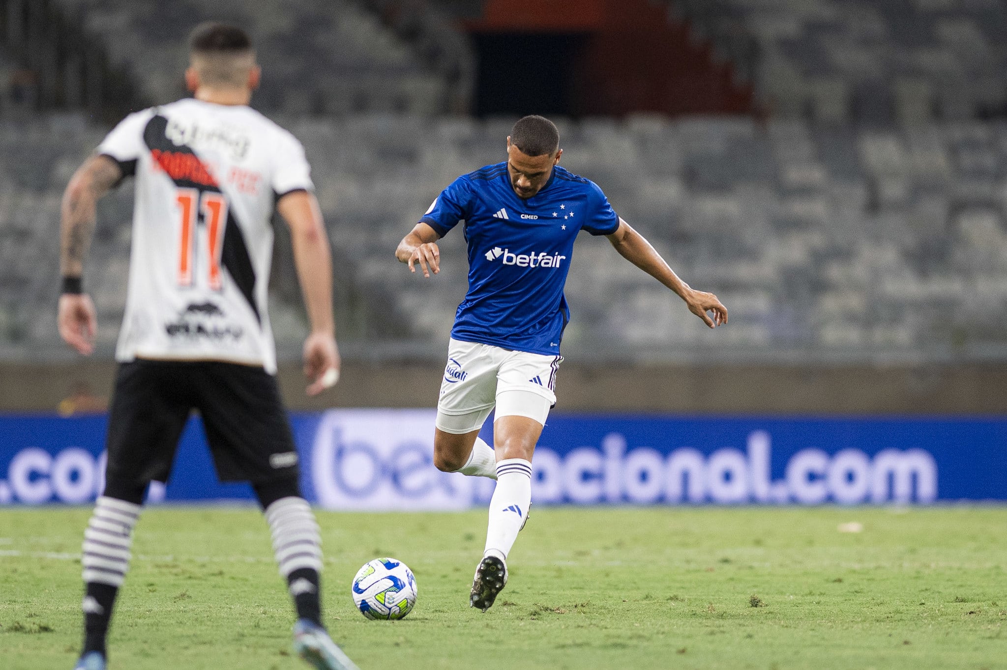 Em duelo contra o rebaixamento, Cruzeiro e Vasco ficam no empate