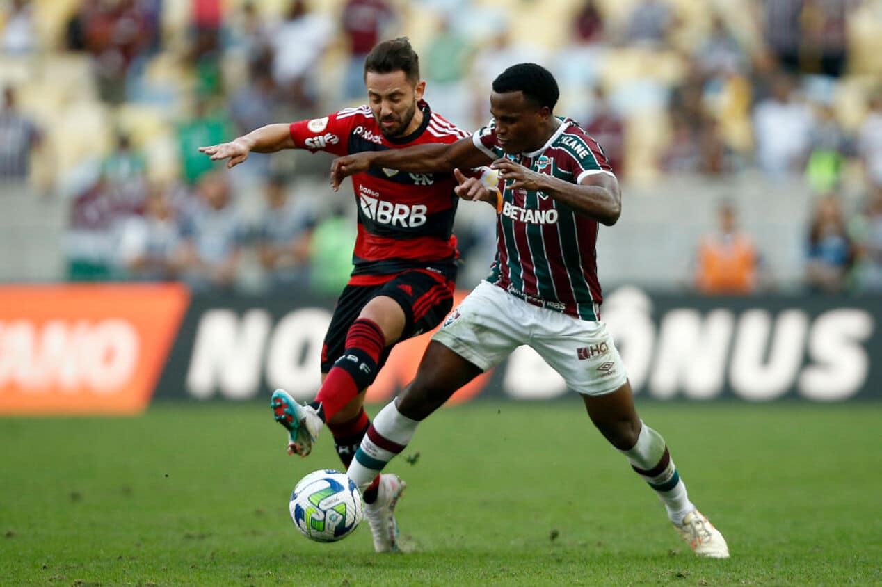 Flamengo e Fluminense fazem clássico de tempos distintos e empatam