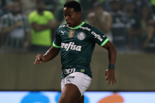 Ex-Vitória, atacante do Palmeiras será julgado por expulsão contra